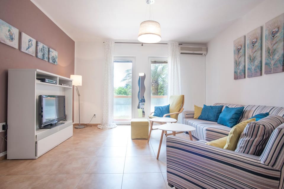 TV and multimedia, Balcony/Terrace, Living room, Photo of the whole room