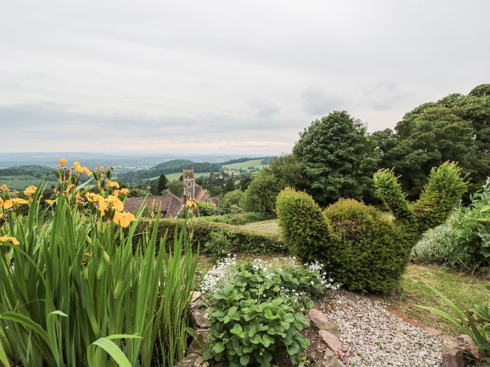 Lilac Cottage House in Malvern Hills District