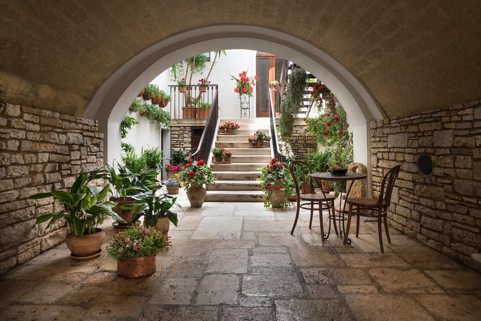 Facade/entrance, Decorative detail