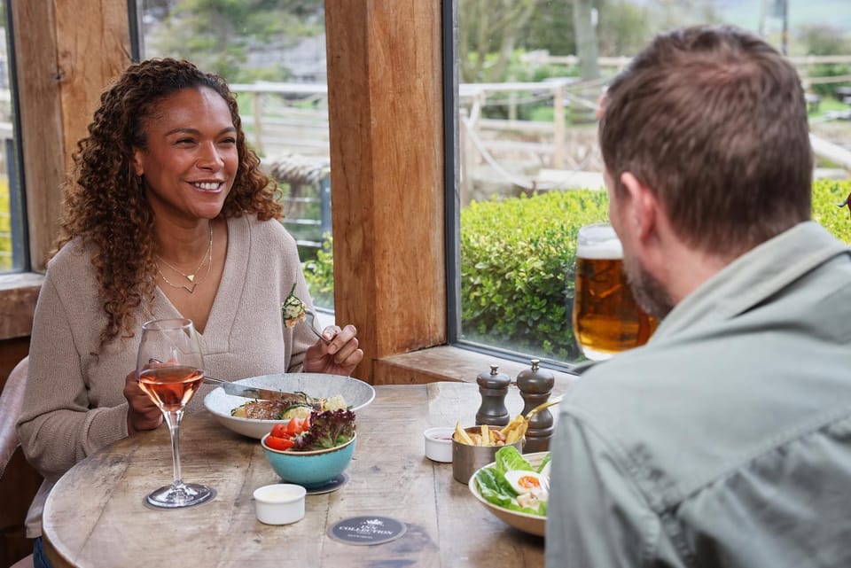 Restaurant/places to eat, People, Food and drinks, Food