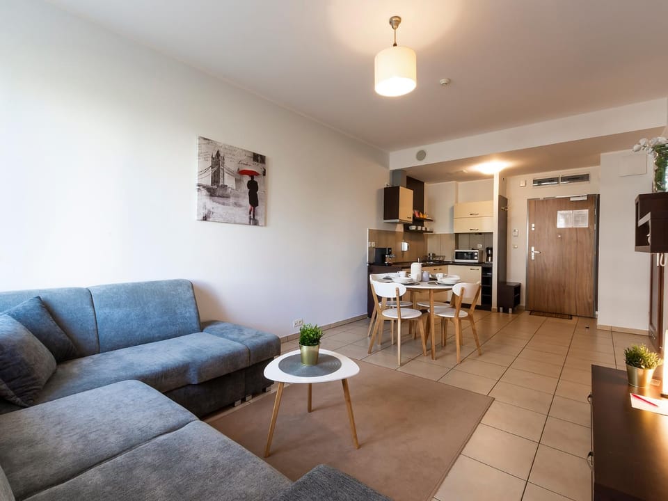TV and multimedia, Kitchen or kitchenette, Living room, Seating area, Dining area