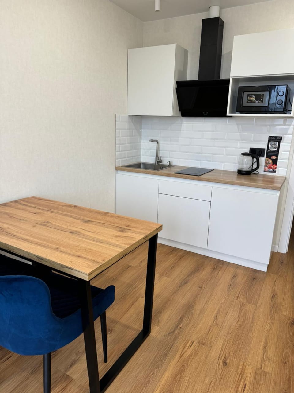Coffee/tea facilities, Kitchen or kitchenette, Dining area, minibar, stove