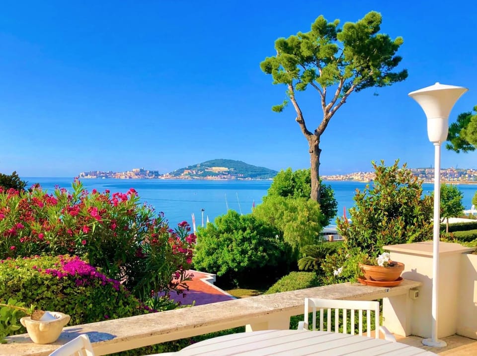 Facade/entrance, Garden, Balcony/Terrace, Sea view