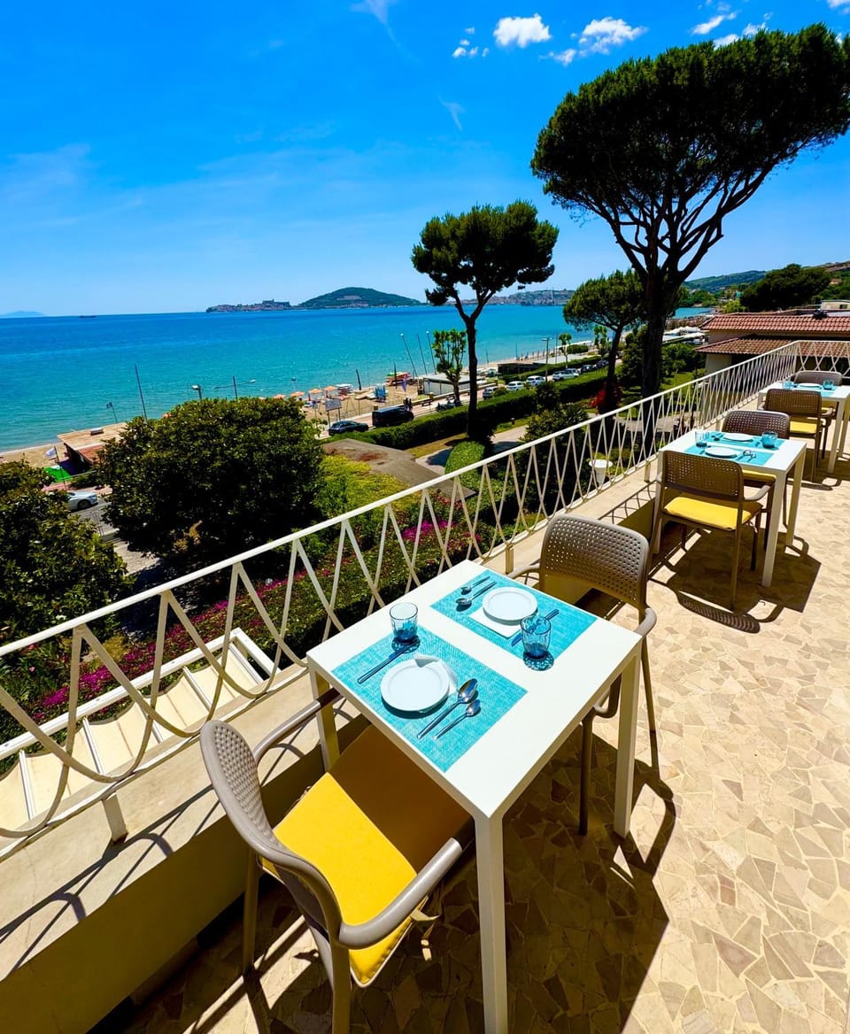 Patio, Balcony/Terrace, Beach, Breakfast