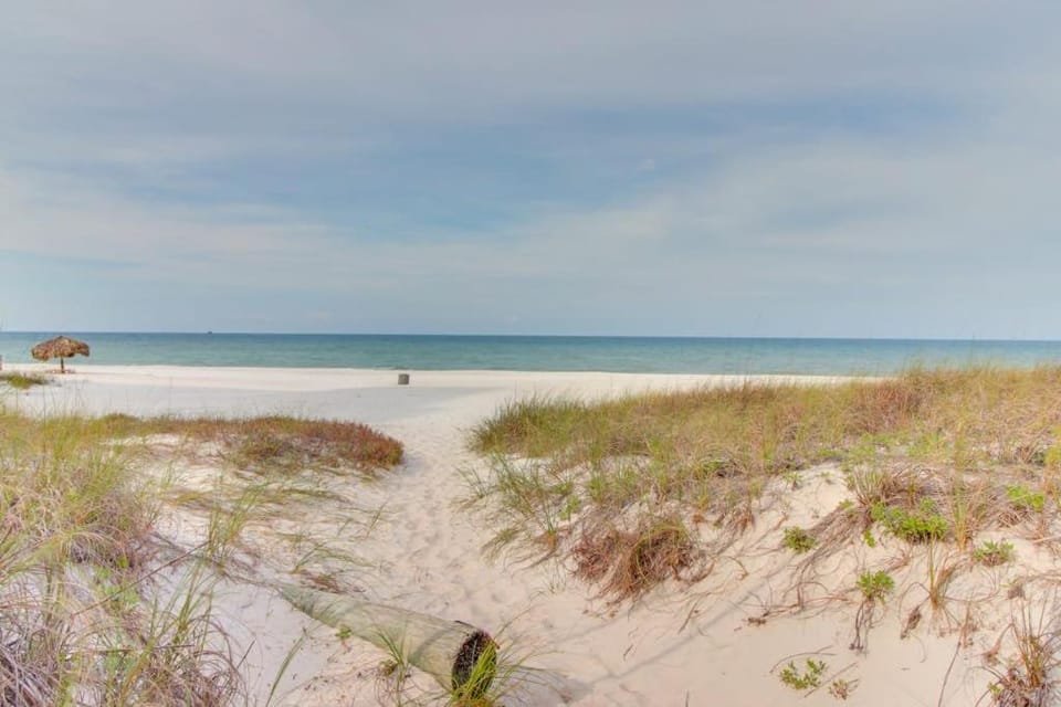Blue Shores House in Lower Grand Lagoon