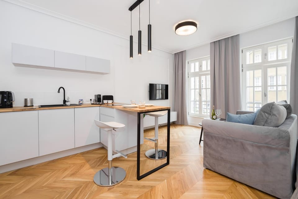 TV and multimedia, Kitchen or kitchenette, Living room, Seating area, Dining area, Bedroom
