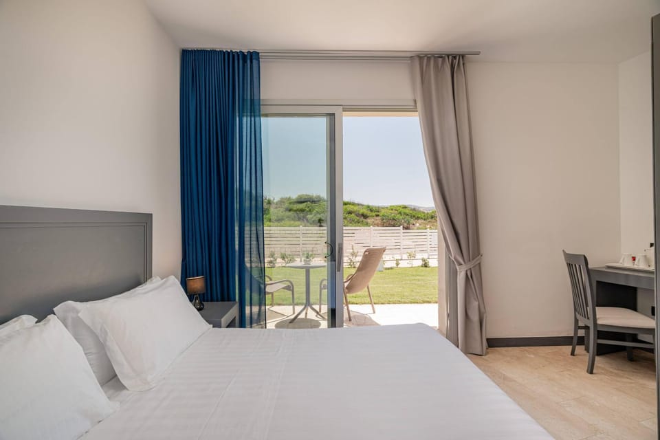 Property building, Bed, Bedroom