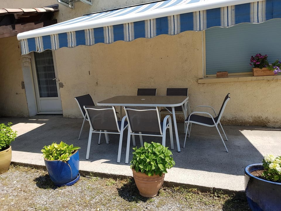 Patio, Dining area