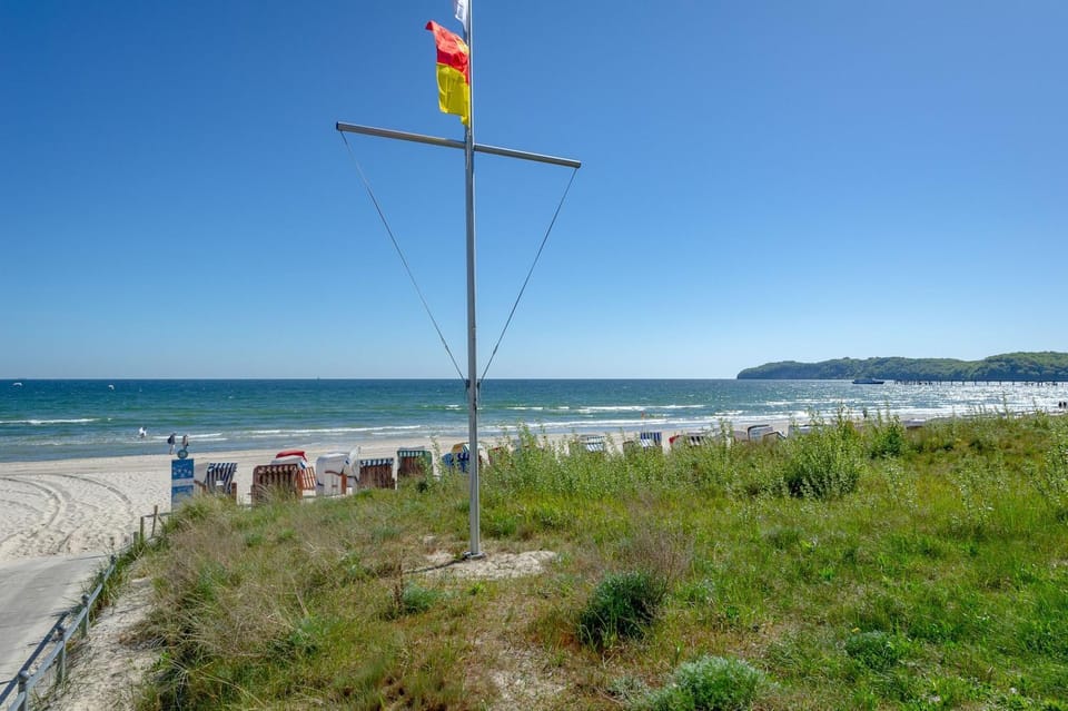 seitlicher Meerblick, nur 50 Meter zum Strand Apartment in Binz