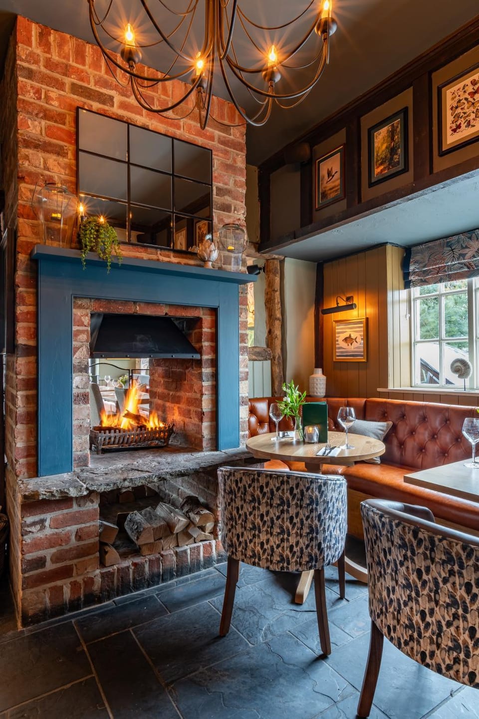 Restaurant/places to eat, fireplace