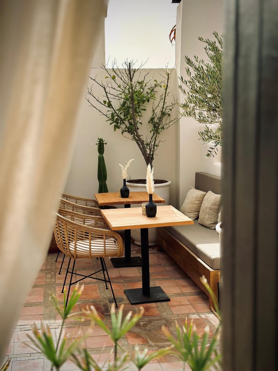 Day, View (from property/room), Balcony/Terrace, Seating area, Dining area