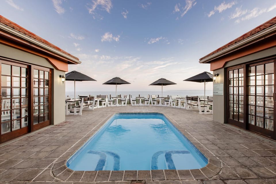 Restaurant/places to eat, Swimming pool