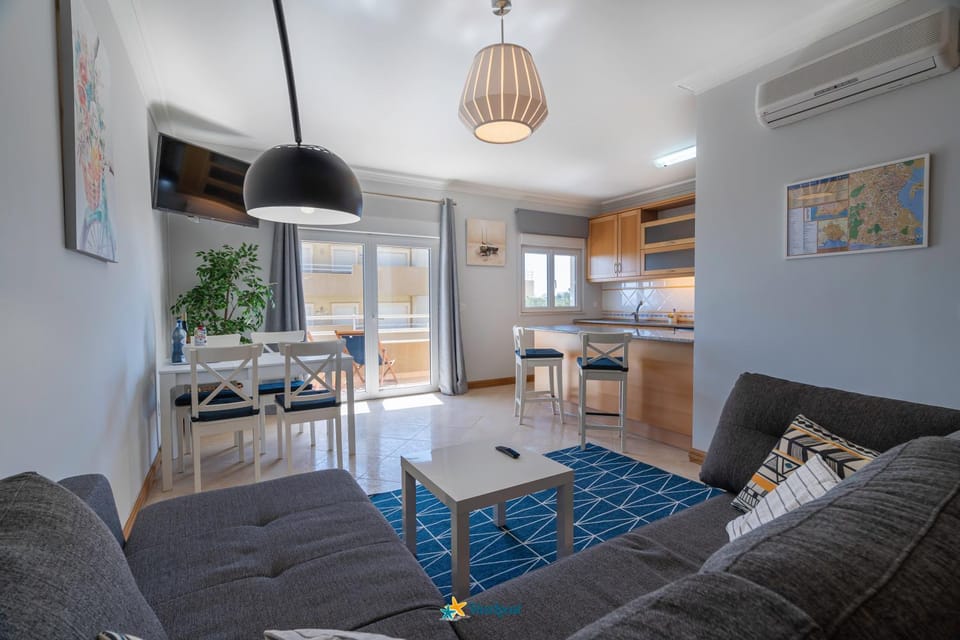 TV and multimedia, Living room, Seating area, Dining area, air conditioner