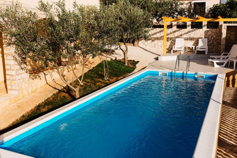 Swimming pool, Swimming pool