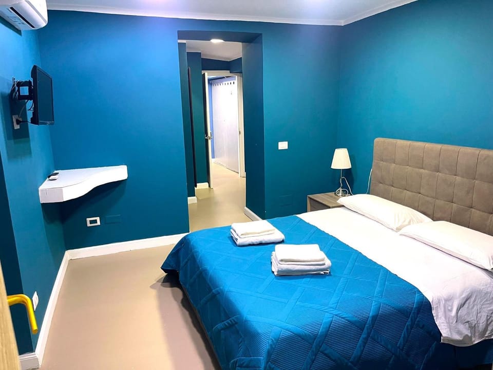 Bed, Bedroom, towels, air conditioner