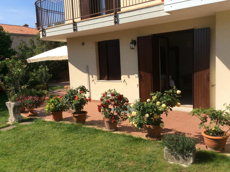 Facade/entrance, Garden, Balcony/Terrace