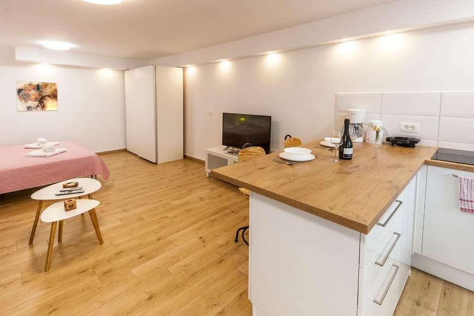 Bed, TV and multimedia, Coffee/tea facilities, Kitchen or kitchenette, Dining area, Bedroom, toaster