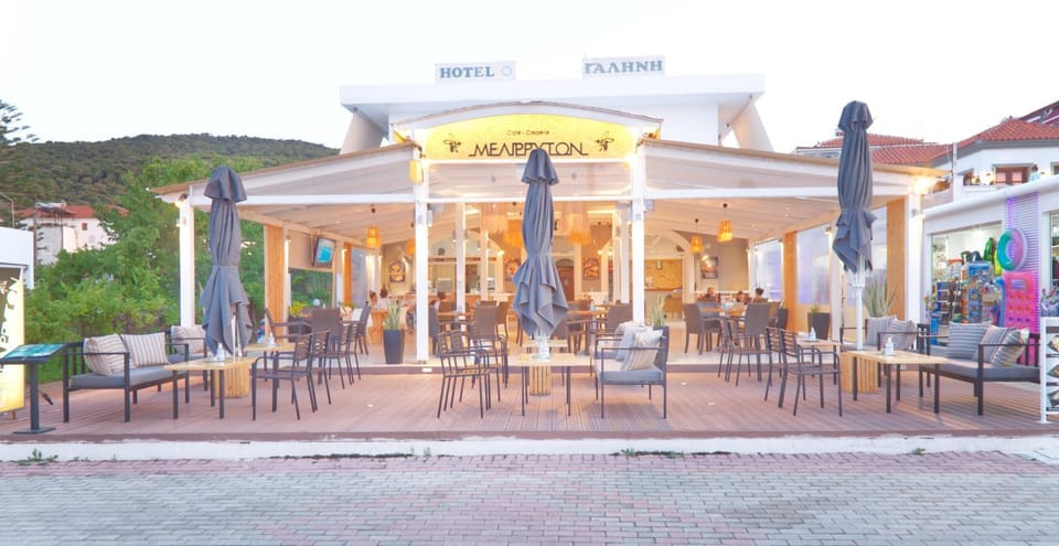 Property building, Facade/entrance, Summer, Coffee/tea facilities, Breakfast