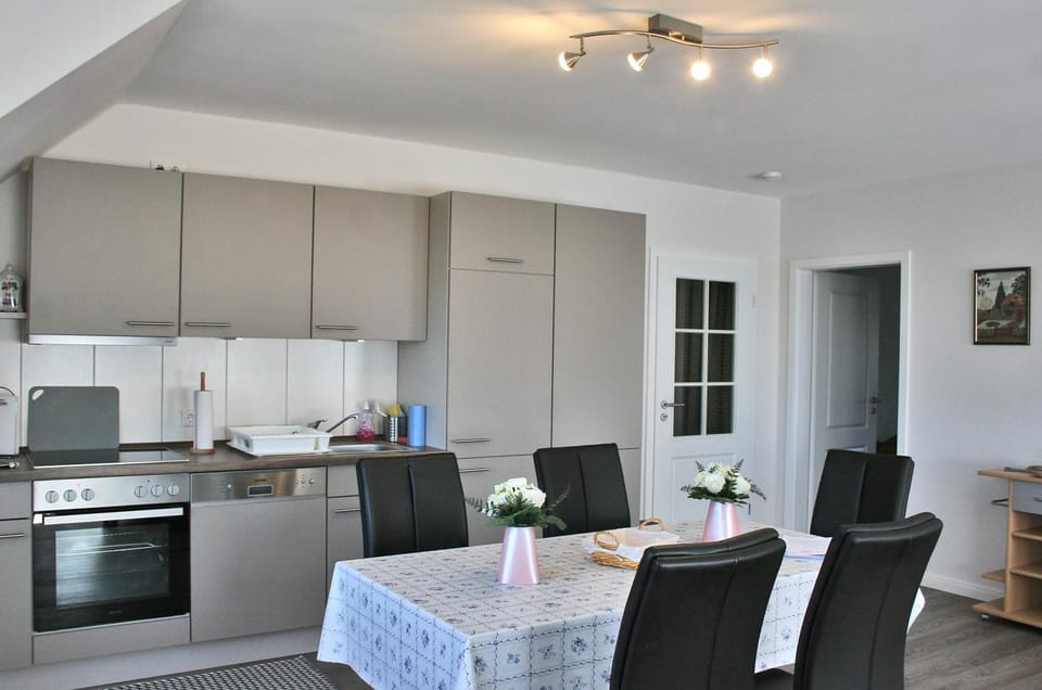 Kitchen or kitchenette, Seating area, Dining area, dishwasher, minibar, pet friendly, stove, toaster