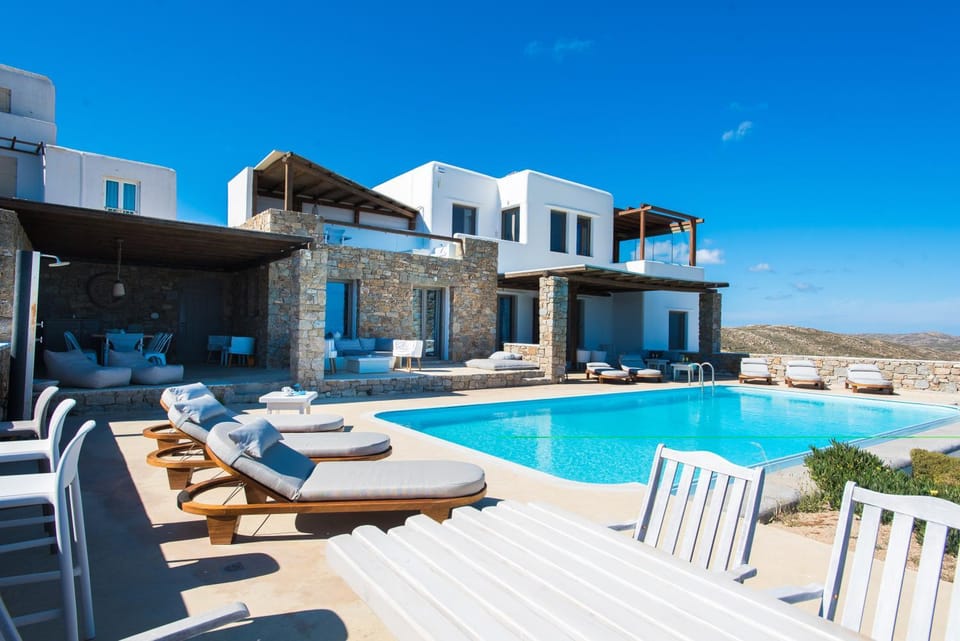 Property building, Balcony/Terrace, Pool view, Pool view, Swimming pool