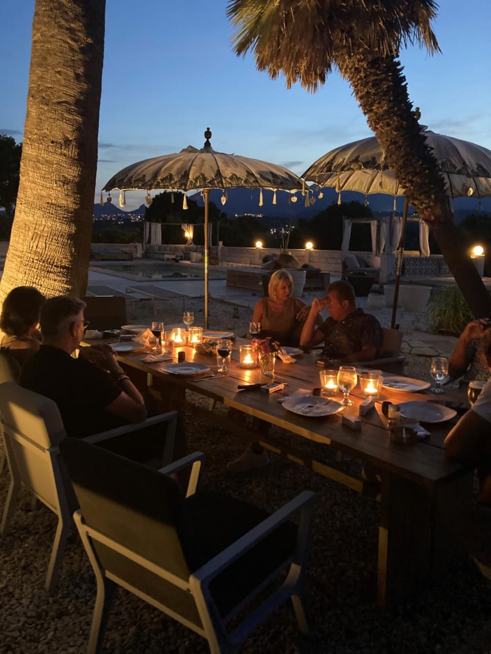Property building, Restaurant/places to eat, People, Natural landscape, BBQ facilities, Garden, Lounge or bar, Banquet/Function facilities, Dining area, Mountain view, Swimming pool, Breakfast, group of guests
