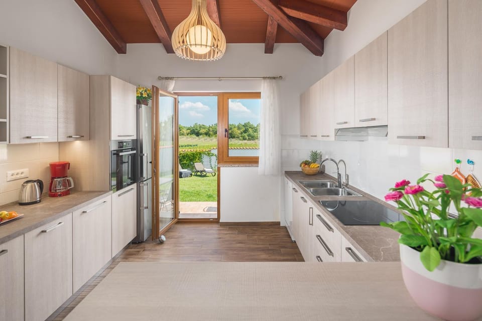 Garden view, pet friendly, kitchen