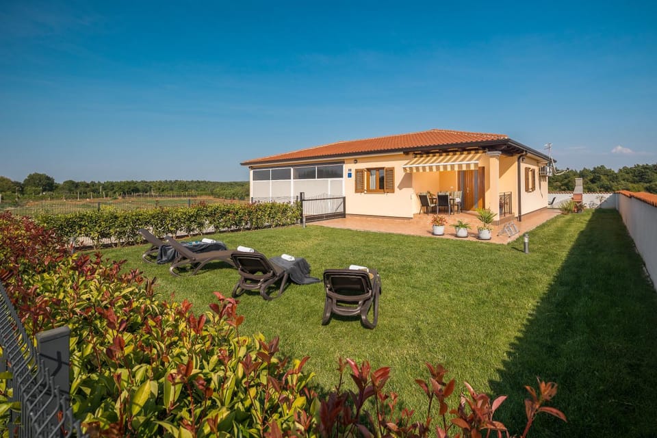 Property building, Patio, Garden, sunbed