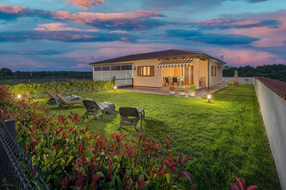 Property building, Patio, Neighbourhood, Garden