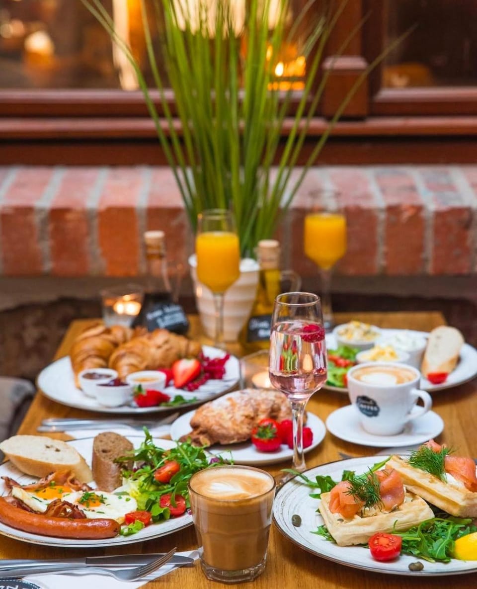 Restaurant/places to eat, Food, Meals, Breakfast, Continental breakfast