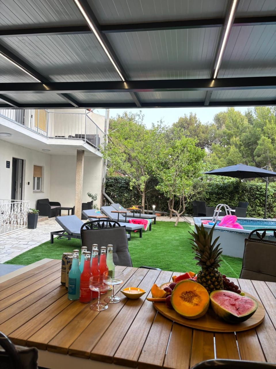 Day, Seating area, Pool view, sunbed