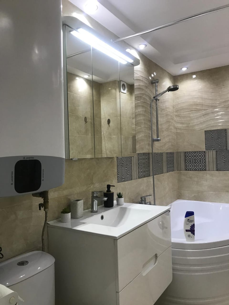 Shower, Bathroom, Bath, hair dryier, towels