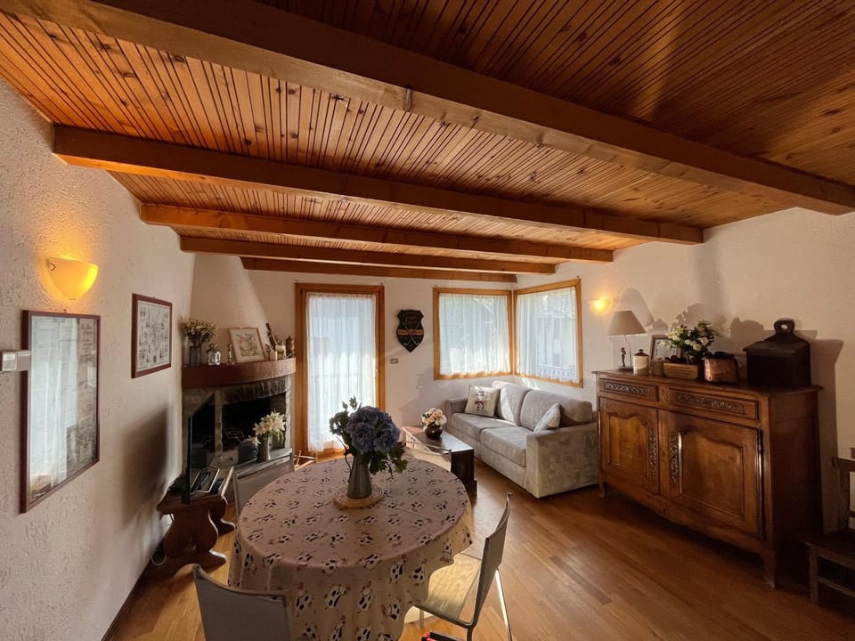 Chalet Blanc "Le Flocon" Apartment in Courmayeur