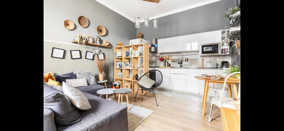COCOON, Iconic Design in Historic Center & Breakfast Apartment in Sarzana