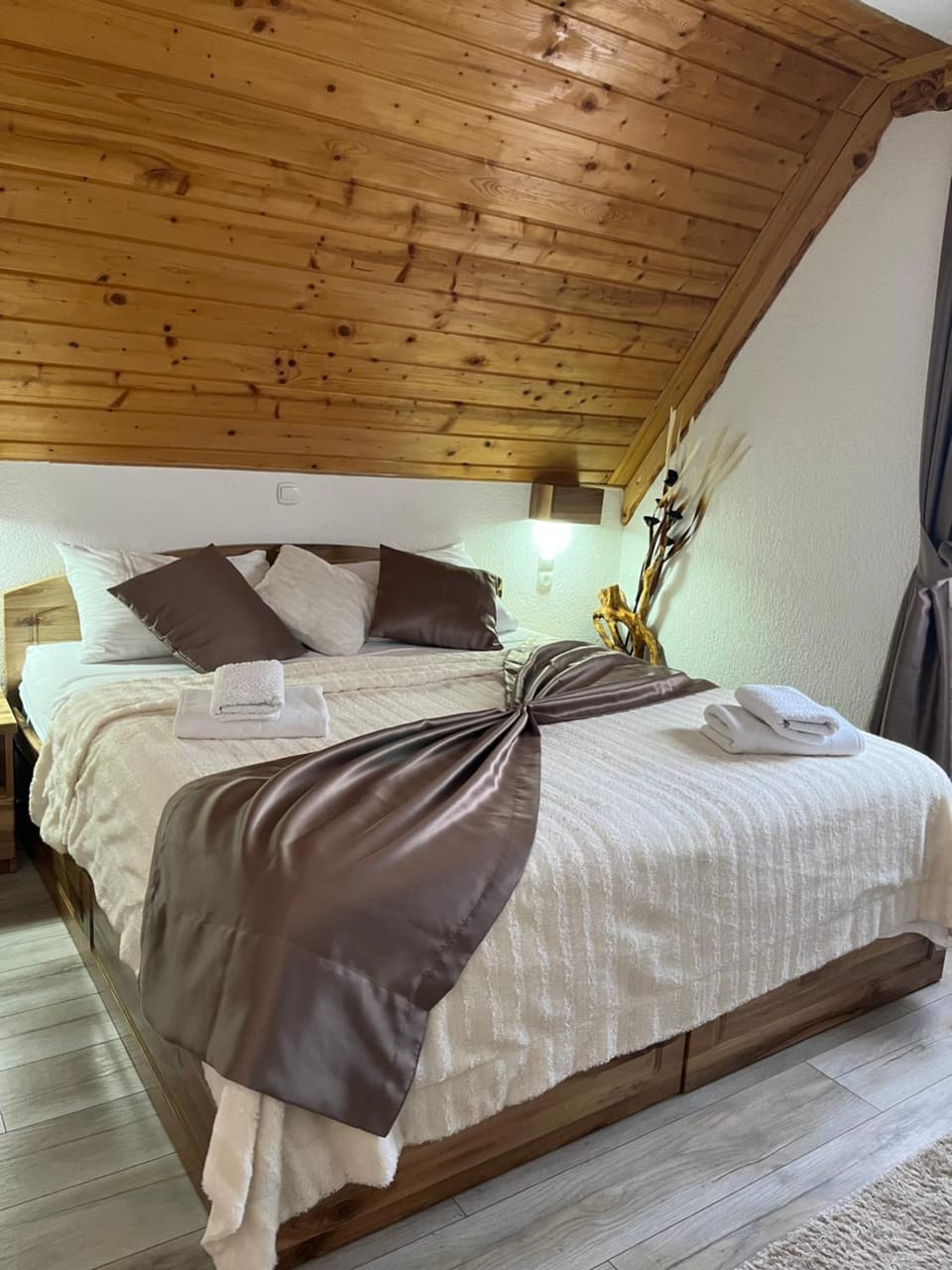 Rustic Inn River 2 Bed and Breakfast in Plitvice Lakes Park