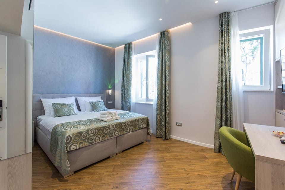 Bed, Photo of the whole room
