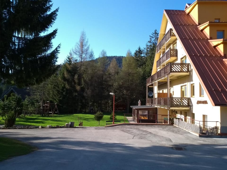 Property building, Spring, Neighbourhood, Summer