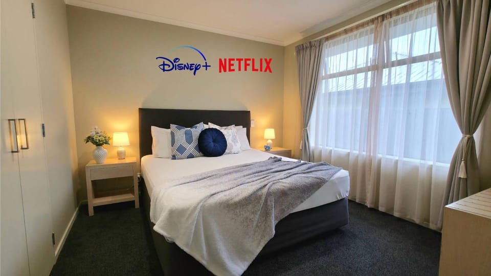 Bed, Photo of the whole room, Bedroom, Text overlay