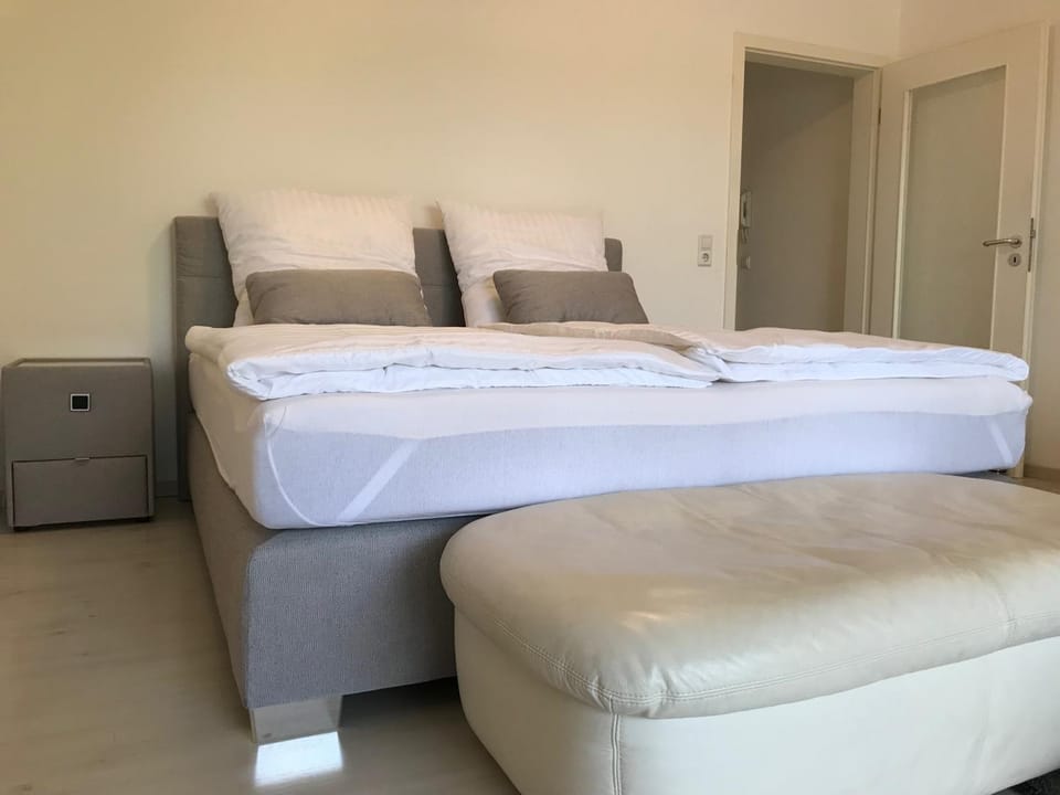 Bed, Living room