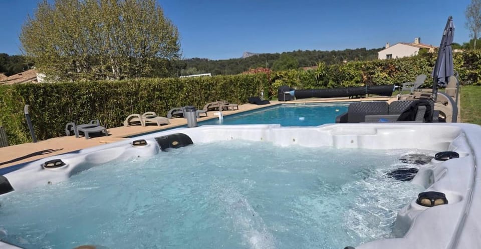 Appart. 4 pers a 6 Kms de Cassis avec acces piscine Apartment in French Riviera