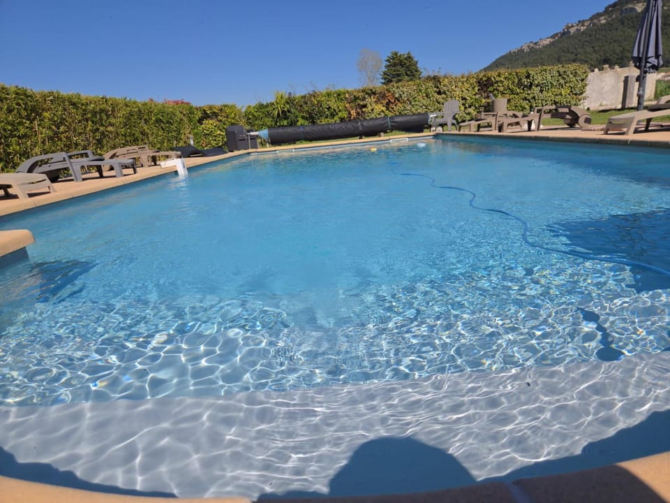 Appart. 4 pers a 6 Kms de Cassis avec acces piscine Apartment in French Riviera