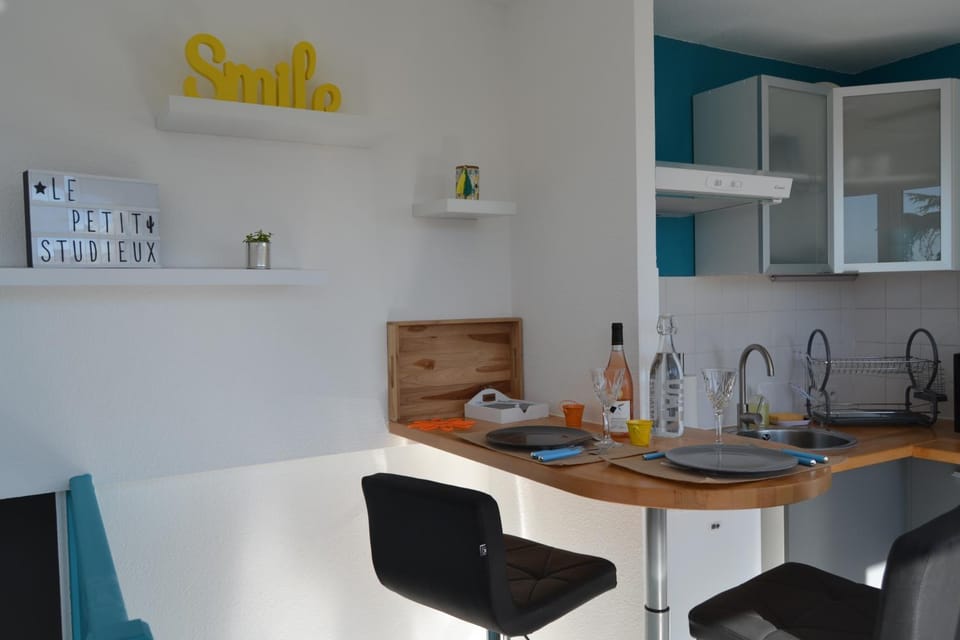 Dining area, Alcoholic drinks, Non alcoholic drinks