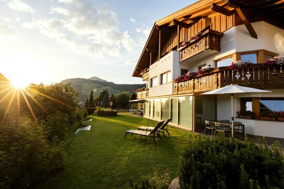 Property building, Balcony/Terrace, Garden view, Sunset