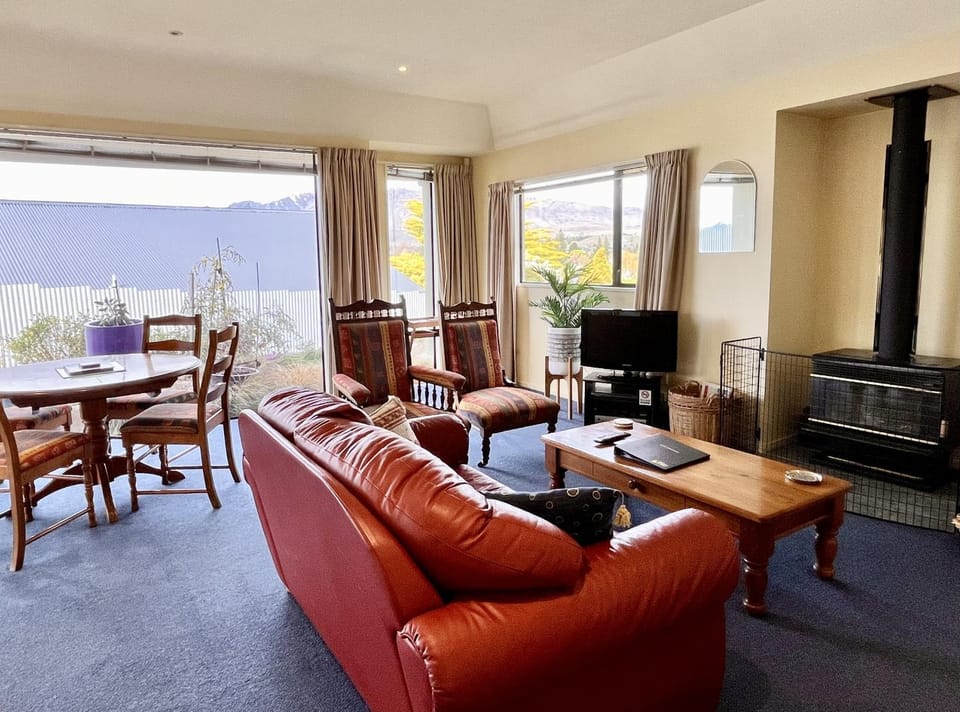 TV and multimedia, Living room, Dining area, Mountain view, fireplace