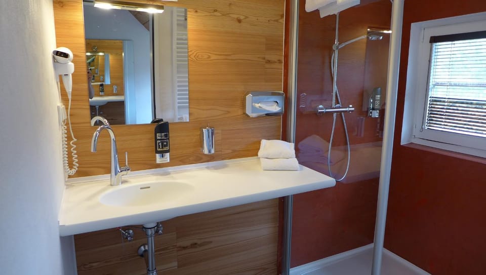 Bathroom, Decorative detail