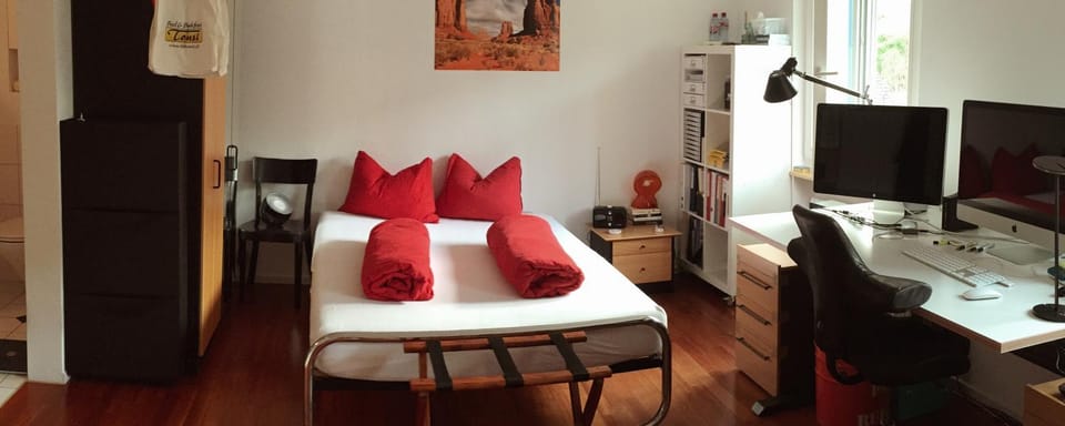 Bed, Photo of the whole room, Seating area, Bedroom, Internal: Not applicable to any particular room