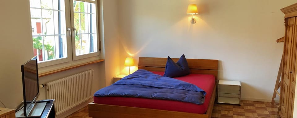 Bed, TV and multimedia, Photo of the whole room