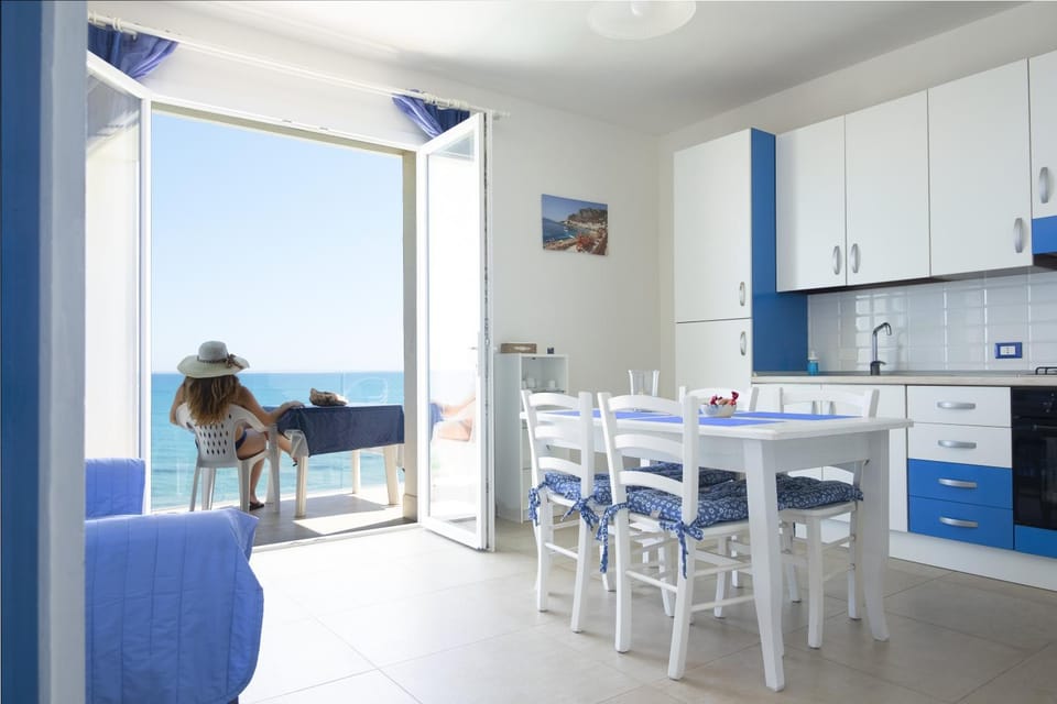 Kitchen or kitchenette, Swimming pool, kitchen