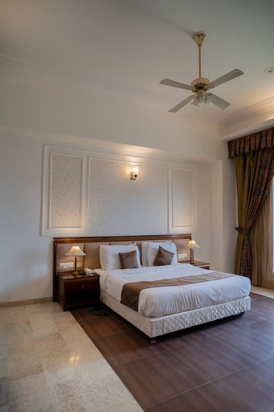 Bed, Photo of the whole room, Bedroom, fireplace