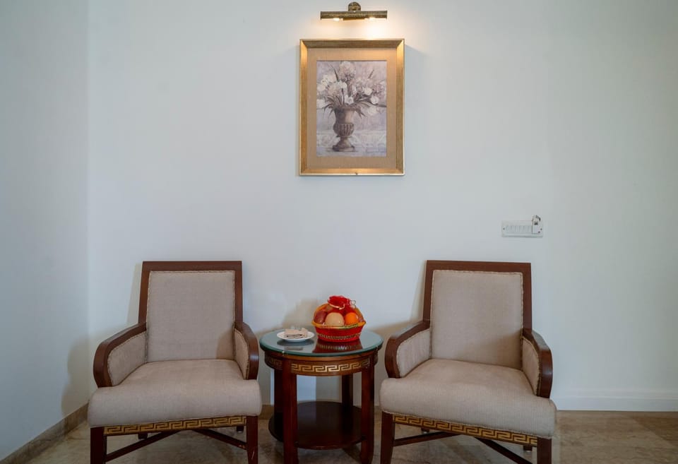 Bathroom, Living room, Seating area, Dining area