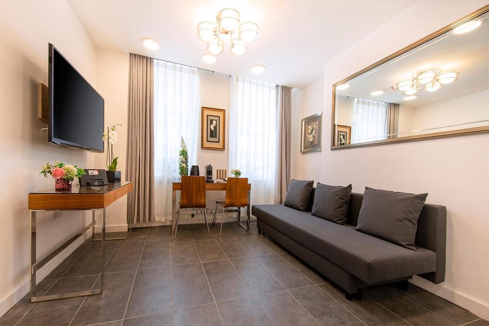 Communal lounge/ TV room, TV and multimedia, Seating area, Evening entertainment